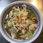 ラーメンに具材を入れる